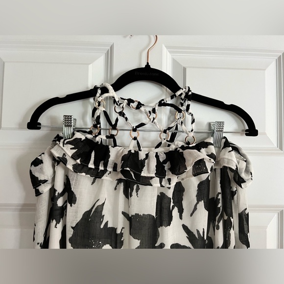 Feminine Boutique Maxi Dress - Picture 3 of 15